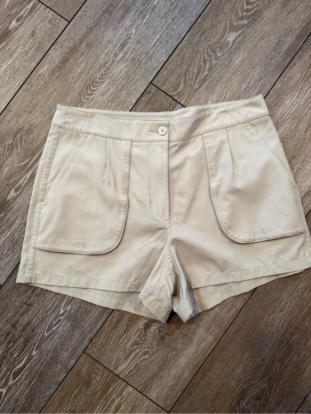 Lululemon Athletica This Instant shorts NWOT